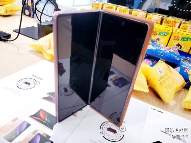 新款三星GALAXY Z FLOD 5G入手測評