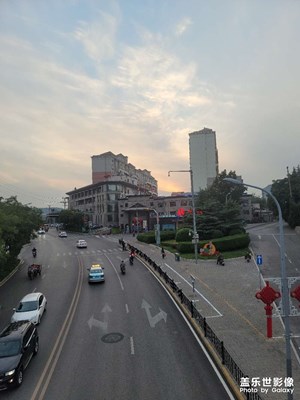 過街天橋上