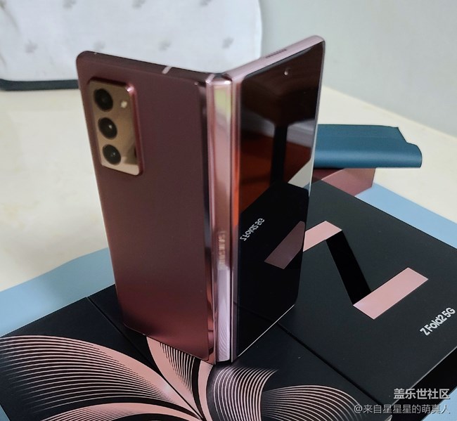 現(xiàn)在折疊屏手機(jī)好用嗎？真人上手帶你速體驗(yàn)Z Fold2！