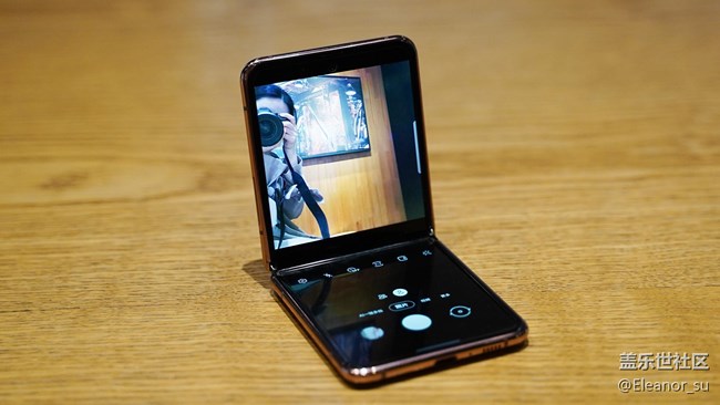 三星Galaxy Z Flip 5G : 自拍星人帶你玩轉(zhuǎn)自拍 三星Galaxy Z Flip 5G : 自拍星人帶你玩轉(zhuǎn)自拍