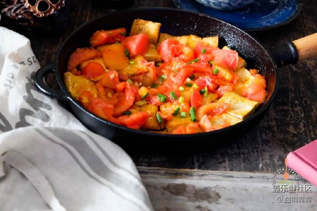 秋天西紅柿味道最好，貴也要吃，和豆腐一起做比肉味道還好