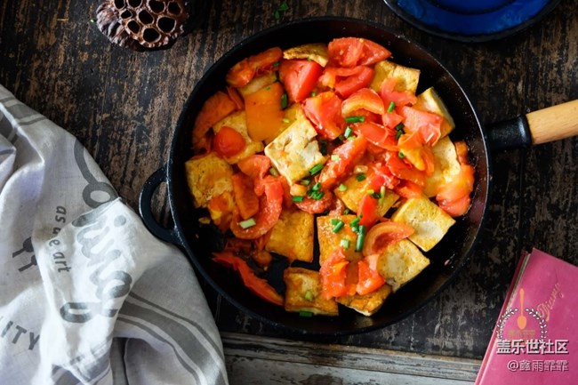 秋天西紅柿味道最好，貴也要吃，和豆腐一起做比肉味道還好