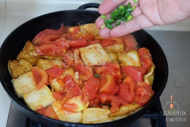秋天西紅柿味道最好，貴也要吃，和豆腐一起做比肉味道還好