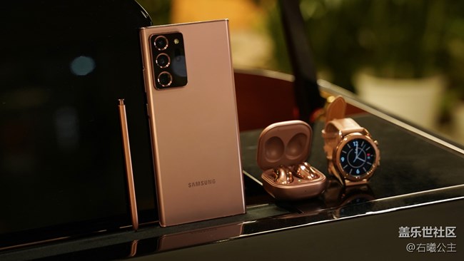 高端奢華的“迷霧金” 尊貴中帶著一絲神秘 高端奢華的“迷霧金” 尊貴中帶著一絲神秘