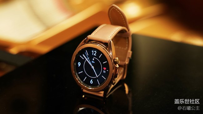 高端奢華的“迷霧金” 尊貴中帶著一絲神秘 高端奢華的“迷霧金” 尊貴中帶著一絲神秘