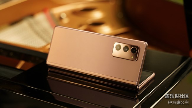 高端奢華的“迷霧金” 尊貴中帶著一絲神秘 高端奢華的“迷霧金” 尊貴中帶著一絲神秘