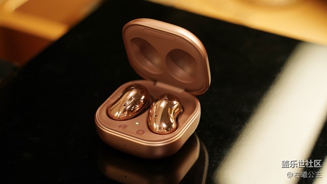 高端奢華的“迷霧金” 尊貴中帶著一絲神秘 高端奢華的“迷霧金” 尊貴中帶著一絲神秘