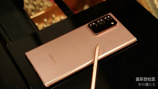 高端奢華的“迷霧金” 尊貴中帶著一絲神秘 高端奢華的“迷霧金” 尊貴中帶著一絲神秘