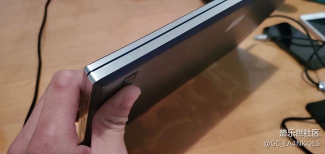 B面和C面邊框?qū)Σ积R