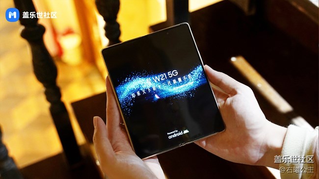 盡顯奢華 心系天下 三星W21 5G美圖賞