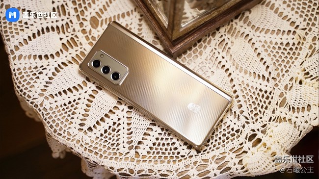 盡顯奢華 心系天下 三星W21 5G美圖賞