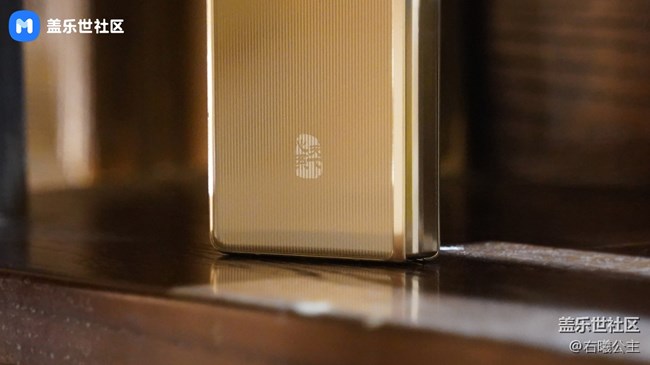 盡顯奢華 心系天下 三星W21 5G美圖賞