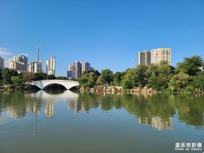早上8點(diǎn)37分的光明港