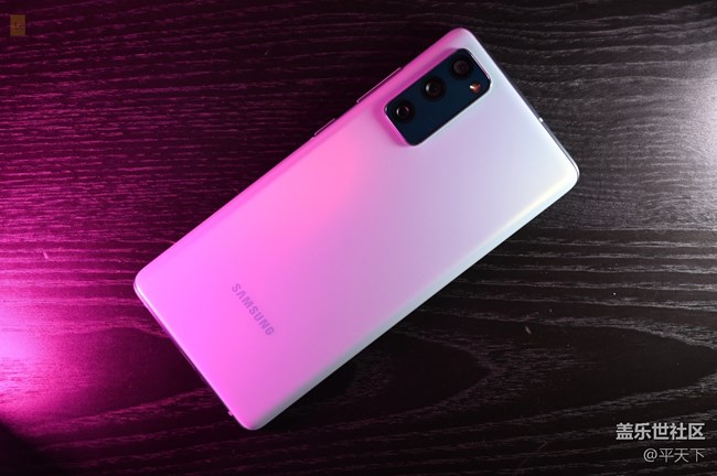 一款簡(jiǎn)單純粹的次旗艦，三星Galaxy S20 FE 5G外觀簡(jiǎn)評(píng)