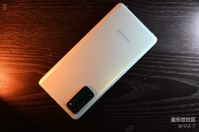 一款簡(jiǎn)單純粹的次旗艦，三星Galaxy S20 FE 5G外觀簡(jiǎn)評(píng)