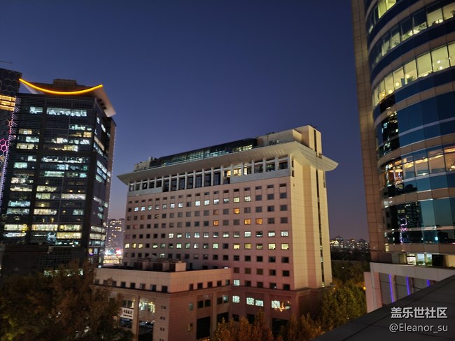 Galaxy S20 FE 5G 夜間模式: 來(lái), 讓我照亮你的黑夜