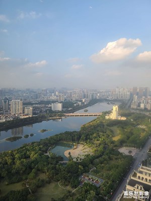 鋼筋混凝土。
