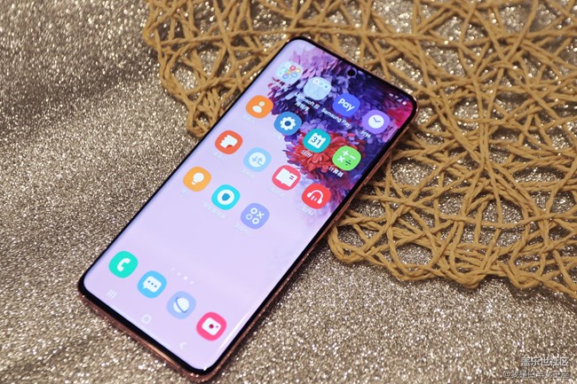 帶著清純少女氣息的Galaxy S20 柔霧粉，美得剛剛好