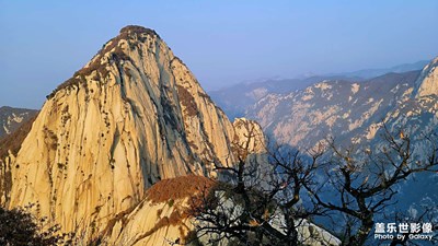 自古華山一條路，奇險(xiǎn)天下第一山！