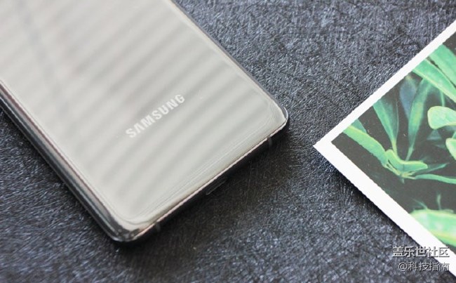 三星Galaxy S20 Ultra意象白欣賞