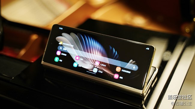 自帶“尊貴”標(biāo)簽的三星W21 5G 值得尊貴的你擁有！