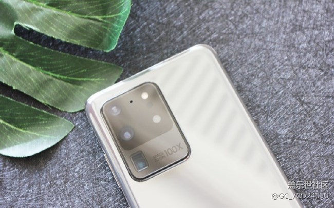 S20 Ultra意向白簡直是女生必備凹造型的時尚利器