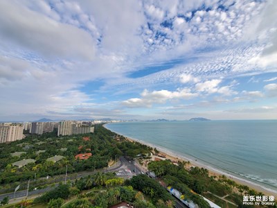 三亞康年酒店頂層無(wú)邊泳池和懸空泳池，以及無(wú)敵海景