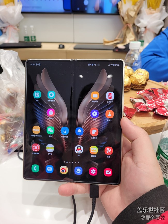 盡顯奢華 心系天下 三星W21