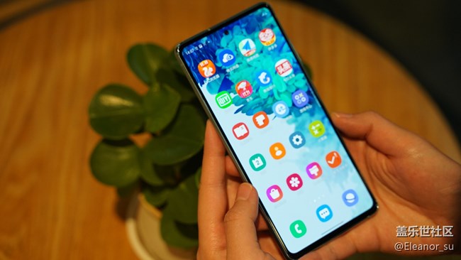 Galaxy S20 FE : 手機(jī)卡頓忍不了? 不妨試試120Hz屏幕刷新率