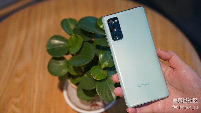 Galaxy S20 FE : 手機(jī)卡頓忍不了? 不妨試試120Hz屏幕刷新率