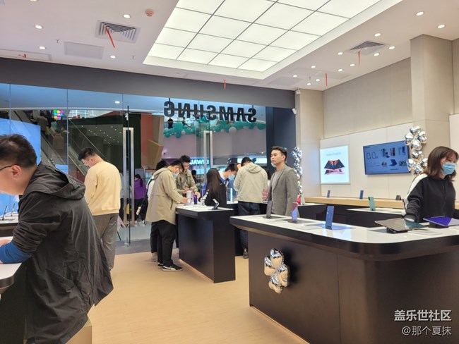 盡顯奢華 心系天下 三星W21