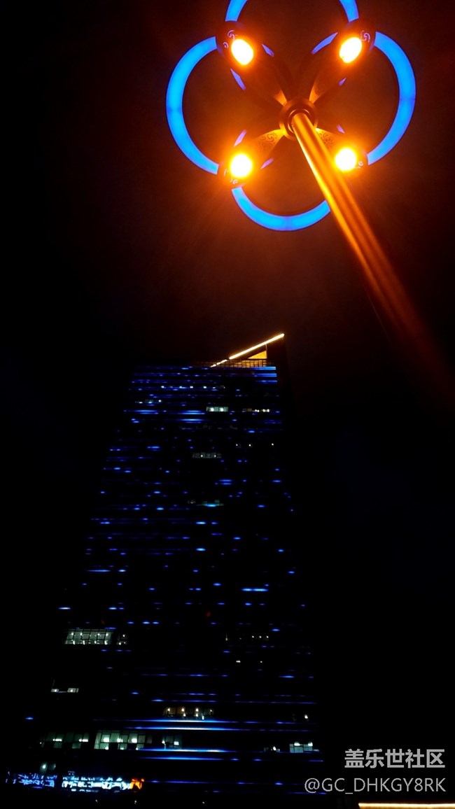 UFO？---漂亮的路燈