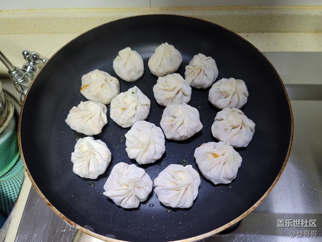 【登哥美食】香干肉末水煎包