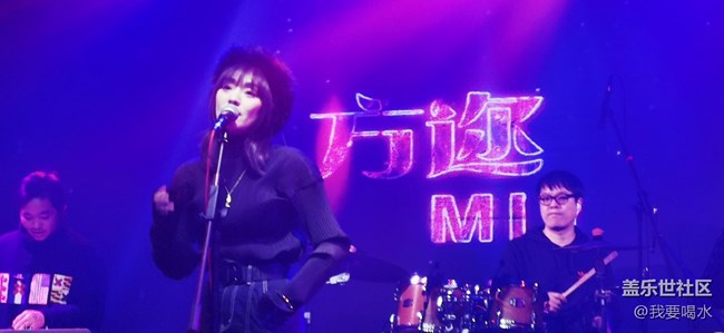 12.6 體驗(yàn)三星w21手機(jī)的精彩感受三星設(shè)計(jì)的用心做出矚目貢獻(xiàn)