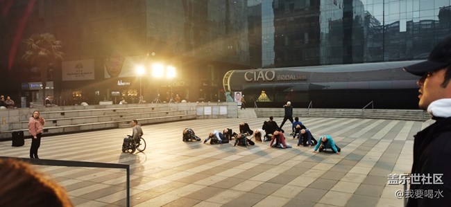 12.6 體驗(yàn)三星w21手機(jī)的精彩感受三星設(shè)計(jì)的用心做出矚目貢獻(xiàn)