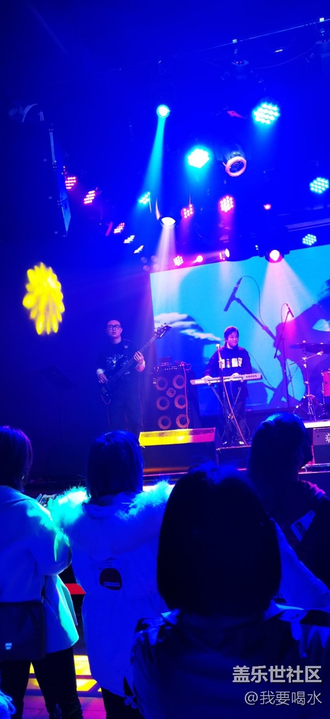 12.6 體驗(yàn)三星w21手機(jī)的精彩感受三星設(shè)計(jì)的用心做出矚目貢獻(xiàn)