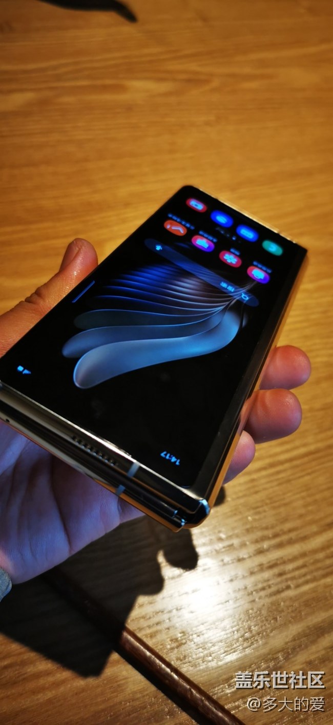 三星工藝領先世界帶著三星w21品鑒起來吧