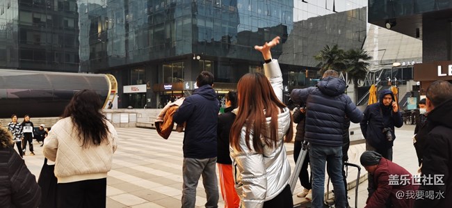 12.6 體驗(yàn)三星w21手機(jī)的精彩感受三星設(shè)計(jì)的用心做出矚目貢獻(xiàn)