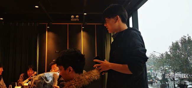 12.6 體驗(yàn)三星w21手機(jī)的精彩感受三星設(shè)計(jì)的用心做出矚目貢獻(xiàn)