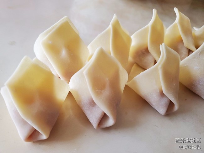 [面條江湖]+旋轉(zhuǎn)起來(lái)的餛飩