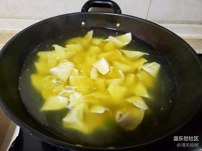 [面條江湖]+旋轉(zhuǎn)起來(lái)的餛飩