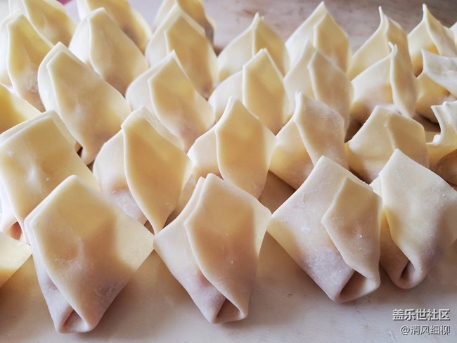 [面條江湖]+旋轉(zhuǎn)起來(lái)的餛飩