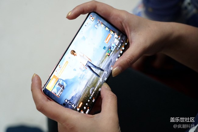 6.2英寸屏幕的三星 S20使用起來會不會很小？妹紙給你答案！