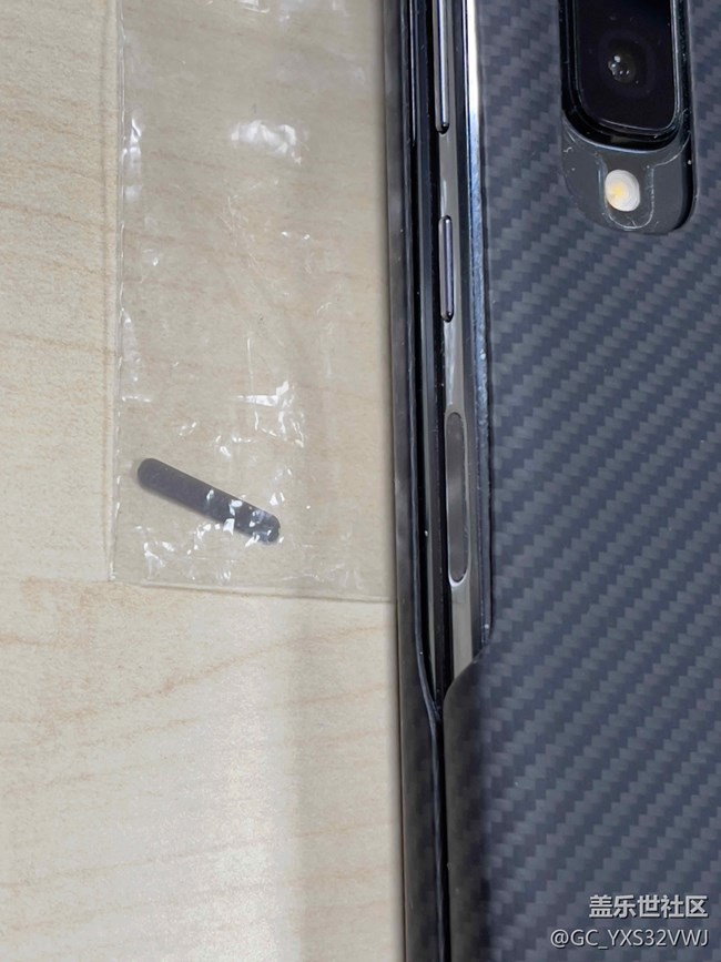 買Fold已經(jīng)十個(gè)月了，指紋模塊玻璃脫落售后不給三包