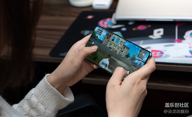 用120Hz高刷玩過(guò)游戲之后就再回不到低刷了，同感請(qǐng)舉手