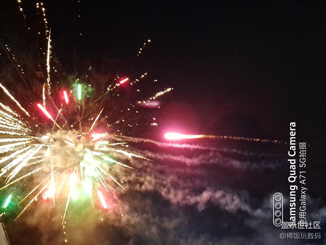 三星A71 5G拍攝能力很強(qiáng)，夜間拍的煙花清晰度很高