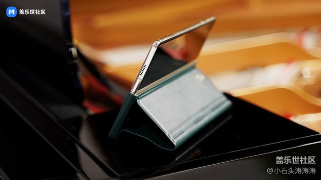 心系天下 三星 W21 5G 新春限量禮包版精美圖賞