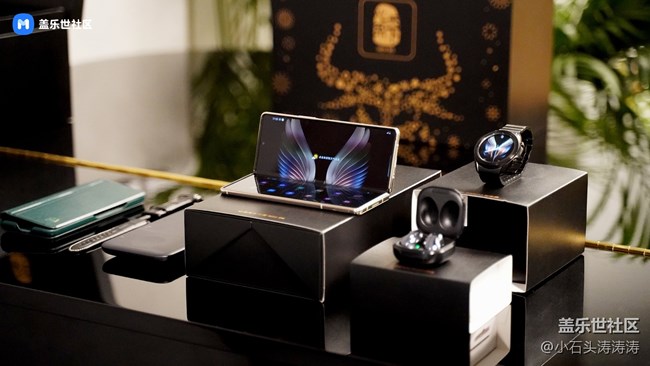 心系天下 三星 W21 5G 新春限量禮包版精美圖賞