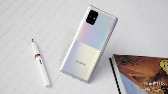 三星A71不僅體驗好，外觀設(shè)計也是極具亮點(diǎn)的