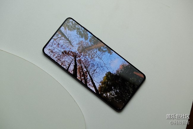 三星 S20+手感可真比iPhone 11 要好，你們覺得呢？